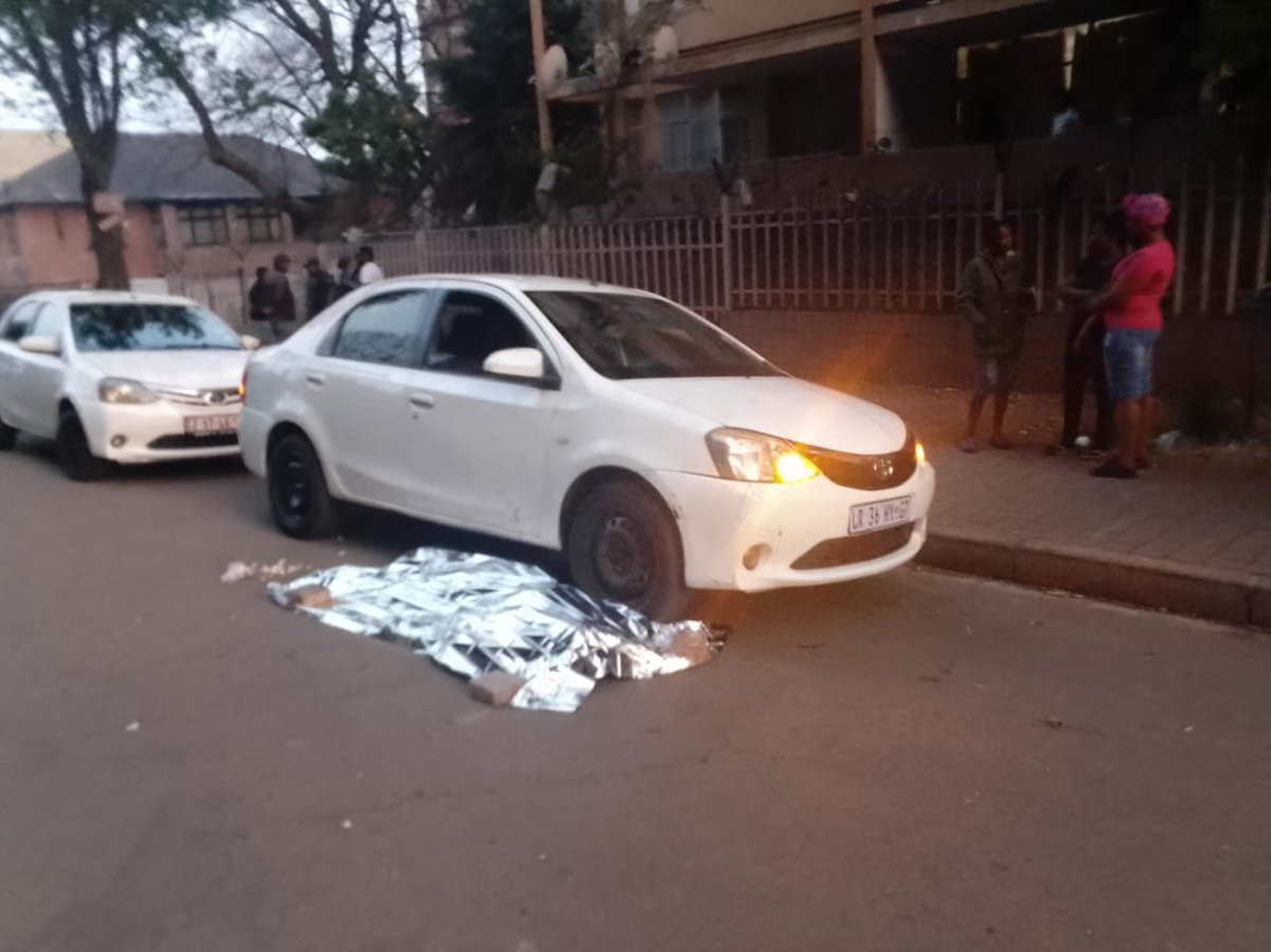 Abramjee's tweet photo. e-hailing driver gunned down in Hillbrow, JHB.

Motive unknown. 

Targeted attack. 

#CrimeWatch

•Graphic https://t.co/k85tQBXcH3