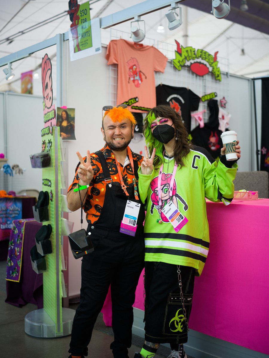 SkyhookArt's tweet image. The OG gang, thanks for still kickin it with me!! Always so great to see y'all!!! @orbpixel @khronotv @SenorCristos @JrocTheGod