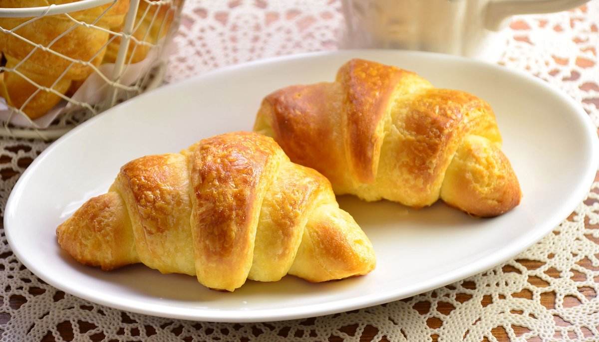 BakeryNashik's tweet photo. 🥐 Croissant trivia! The classic crescent shape is said to celebrate the defeat of the Ottoman Empire! 🌙 History never tasted so good. #CroissantHistory #FunFact #BakeryDelights https://t.co/jKKYoT74Gn