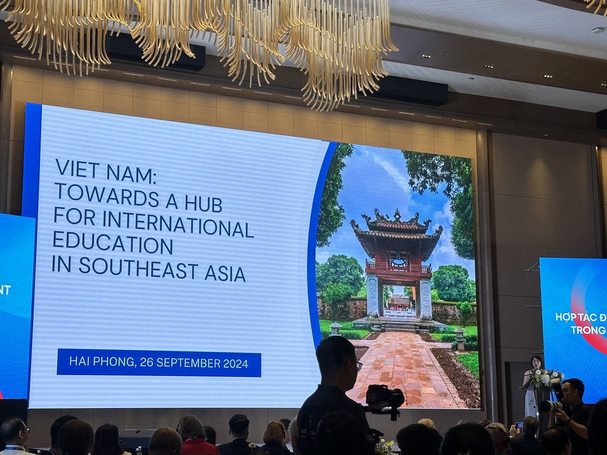 vnBritish's tweet photo. #BritishCouncilVietNam in collaboration with Viet Nam MOET presented preliminary findings of the report ‘Viet Nam: Towards a new international education hub in Southeast Asia – Lessons and Evidence.'

QR code to the report in the last photo below
#HE #GoingGlobalPartnerships #TNE https://t.co/X90NvYjcdI