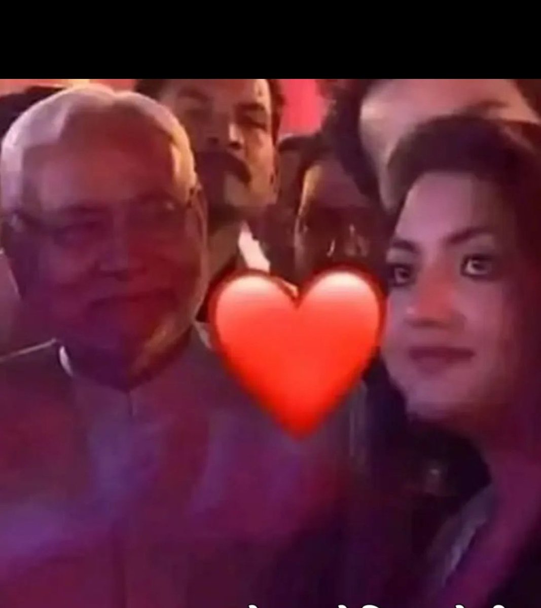 कास इतने प्यार से बिहार को भी देख लेते चाचा...