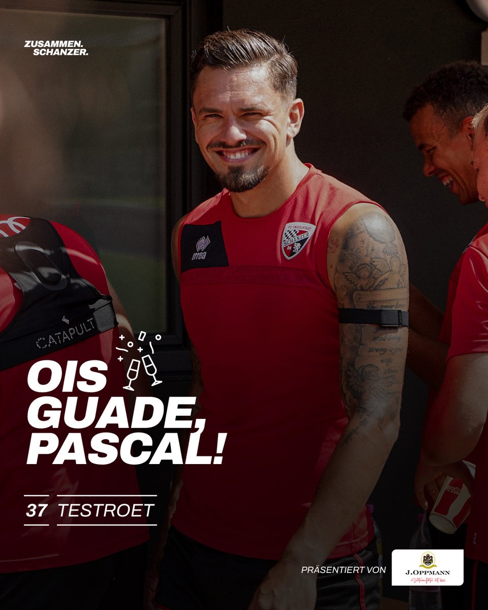 Schanzer's tweet photo. Happy Birthday, Pascal #Testroet! 🥳🎂
Und noch ein Geburtstag hinterher: Auch unser Stürmer feiert heute seinen Ehrentag und wird 34! Zusammen mit der Sektkellerei Oppmann gratulieren wir ganz herzlich und hoffen auf noch viele weitere Treffer im FCI-Dress! 🎉⚫🔴 https://t.co/x9tVeCblLH