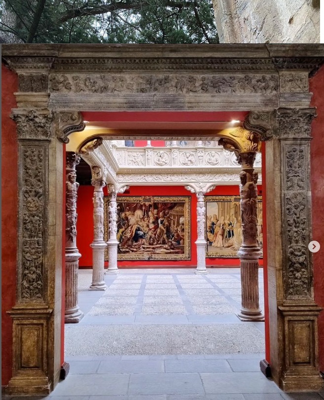Let yourself be seduced by the beauty and richness of the tapestries on display in the Patio de la Infanta. ❤️

This courtyard is one of the best examples of Aragonese Renaissance art. 🏛️

📌Located in the headquarters of Ibercaja.

📸IG viaggiatricindipendente

#VisitZaragoza