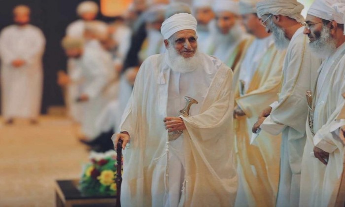 abu_musthil01's tweet image. أصبحت كل تغريدة من الشيخ أحمد وكأنها إحدى القذائف الحرارية المسلطة على الكيان المحتل فتنفجر هناك ولكن شظاياها تتوزع في أوطاننا فتخرج بعض الفئران التي أحرقتها هذه الشظايا !!
نكاية بهذه الفئران نقول بأن #الشيخ_الخليلي_يمثلني  ويمثل كل حر شريف لا يقبل المساومة في مقدسات المسلمين،…