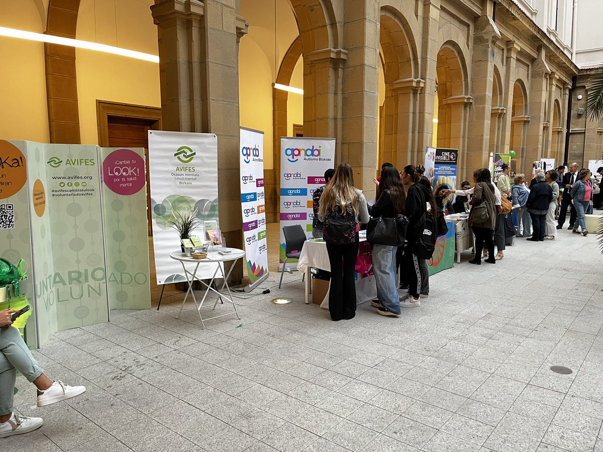DeustoCampus's tweet photo. Da comienzo la #Feriadevoluntariado en @deusto #Bilbao con más de 60 stands de asociaciones, ONGs y fundaciones. https://t.co/QW7BngyANL
