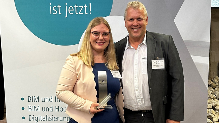 Maler-Gesellin Jacqueline Kuhn mit BIM-Award 2024 ausgezeichnet. Auch im Handwerk ist das Werkzeug  der Zukunft ein digitales: Building Information Modeling (BIM), zu  Deutsch Bauwerksdatenmodellierung, ist eine Methode zur Digitalisierung  von Bau- und  shorturl.at/l9pZb
