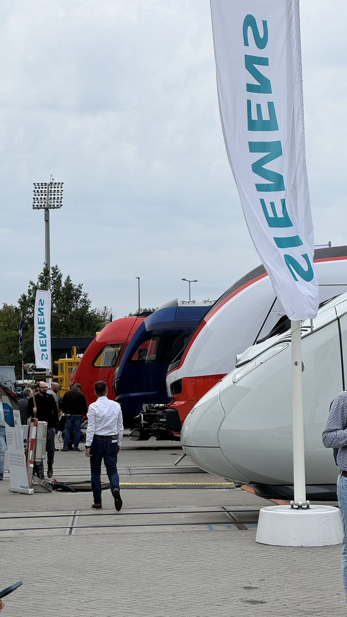 Simply_Railway's tweet image. Earlier this week, I was in Berlin for the world’s largest trade fair for the railway industry—the 2024 edition of #InnoTrans 🚆

Here’s a thread 🧵 👇