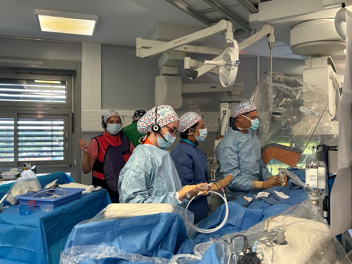 Institut Cardiovasculaire Paris Sud (ICPS) (@icps_institut) on Twitter photo 🔴 L’équipe médicale et paramédicale de l'ICPS est prête pour la 3ème session live au #GRCI à 11h15!
Les Drs <a href="/SanguinetiDr/">Francesca Sanguineti</a> et T. Unterseeh sont en direct pour aborder les cas complexes de #TAVI, avec le Dr <a href="/myriam_akodad/">AKODAD Myriam</a> qui intervient depuis le Palais des Congrès dans un instant 🔴 L’équipe médicale et paramédicale de l'ICPS est prête pour la 3ème session live au #GRCI à 11h15!
Les Drs <a href="/SanguinetiDr/">Francesca Sanguineti</a> et T. Unterseeh sont en direct pour aborder les cas complexes de #TAVI, avec le Dr <a href="/myriam_akodad/">AKODAD Myriam</a> qui intervient depuis le Palais des Congrès dans un instant