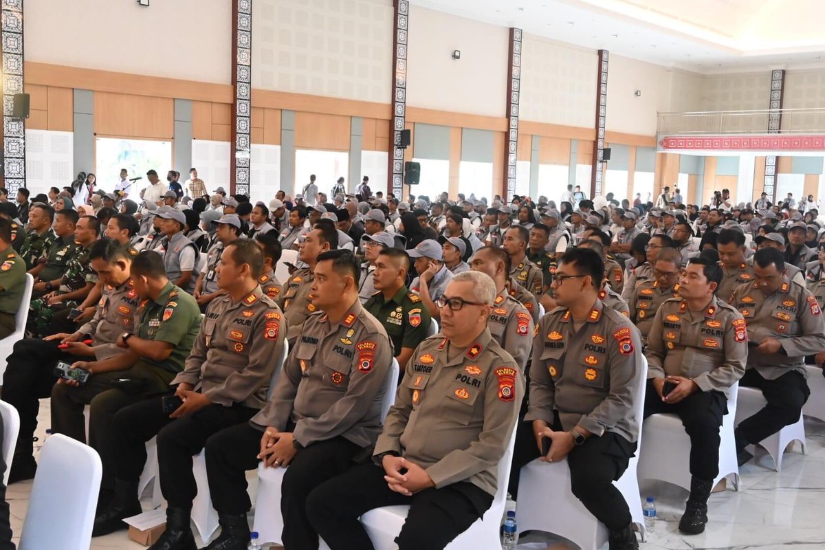 Kapolresta Sleman Kombes Pol. Yuswanto Ardi, SH., SIK., M.Si hadiri Apel Siaga dan Deklarasi Kampanye Damai Pemilihan Bupati dan Wakil Bupati Kab. Sleman tahun 2024
.
#polrestasleman
#kapolrestasleman
#PilkadaAmanPenakGolekPangan
#PilkadaAman
#PenakGolekPangan