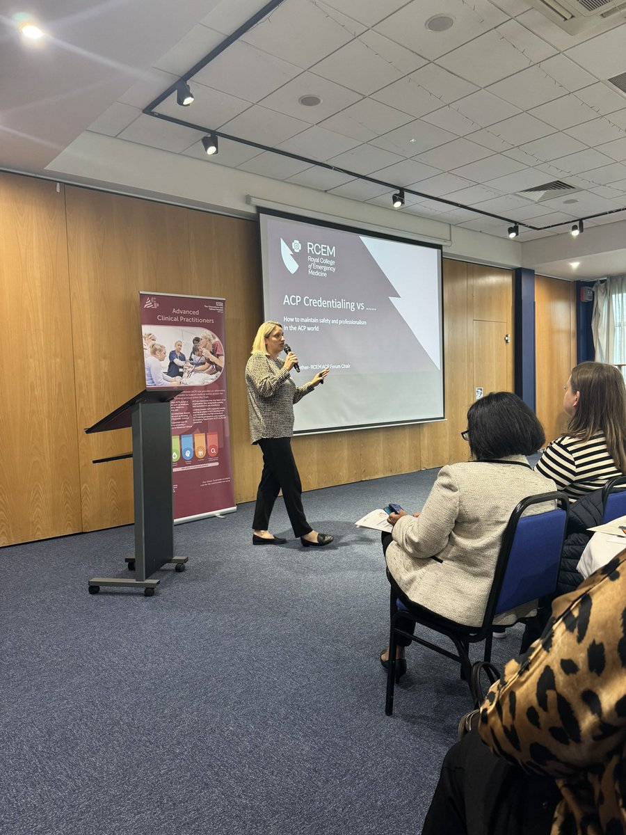 Next up is <a href="/ashleighlowther/">Ashleigh Lowther</a> talking us through the #ACPcredentialing process #ACP <a href="/sathNHS/">SaTH</a> <a href="/SaTHPostgradEd/">Postgrad Education</a>