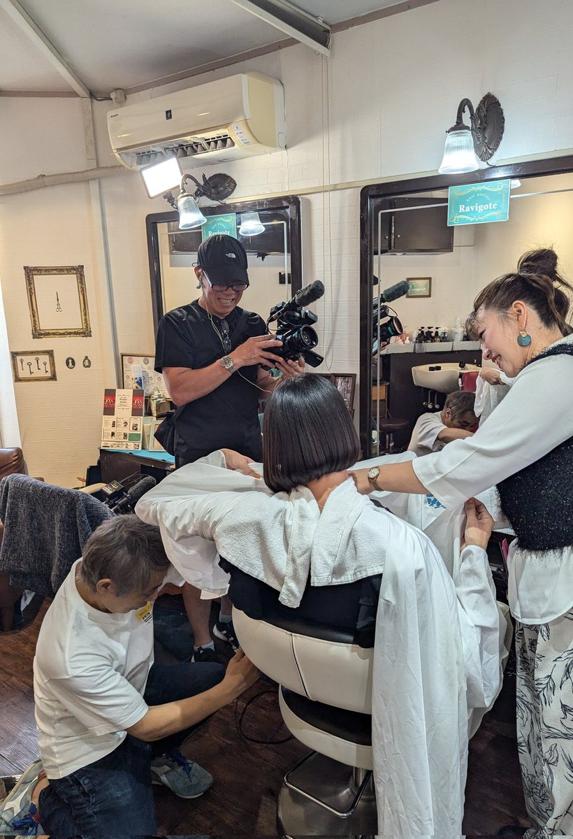 RavigoteM's tweet photo. 今回の、TV取材はLGBTQ+についての特集による取材となります！

貸切美容室でお一人様ずつ個別対応を今までしてきているので
色んな悩みをもつ方もご来店可能な個室美容室となっています✨🤗✨

#福岡市美容室
#福岡市 #福岡市中央区 #天神 #博多
#貸切美容室 #LGBTQ #ジェンダーレス https://t.co/kzq4SF95Zh