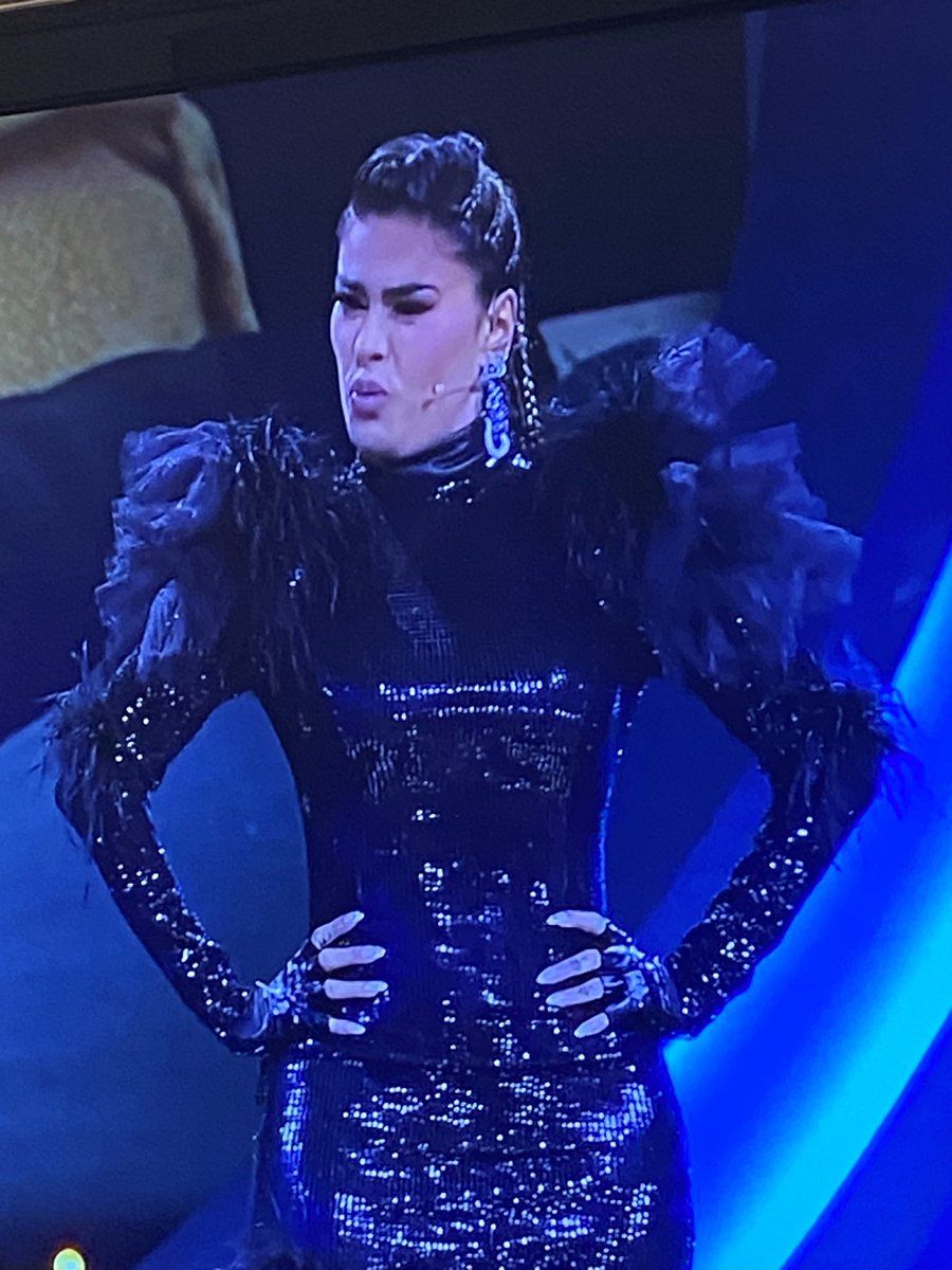 lolahg's tweet photo. @GalileaMontijo Hoy Gali viene disrazada de Dead Note!! Muy halloweenezco!
#deadnote #LaCasaDeLosFamosos #LCDLFMX2 #Galilea https://t.co/7SEbUnRNtY