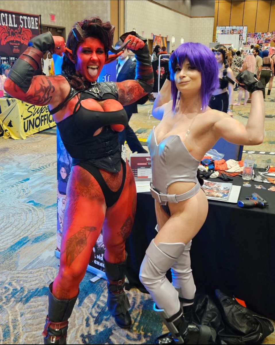 xXAutumnIvyXx's tweet photo. Gym girls that cosplay ~~~> https://t.co/kkLa2N6Noo