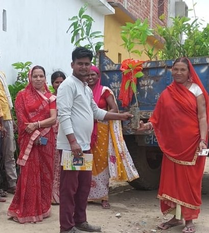 sspindia's tweet image. In a powerful initiative led by our dedicated Sakhis, SSP successfully carried out a tree plantation campaign across 5 villages in the Gaya district of Bihar. The Tree Plantation Campaign was conducted by SSP as part of the #Misereor supported "Clean Energy project, Bihar".