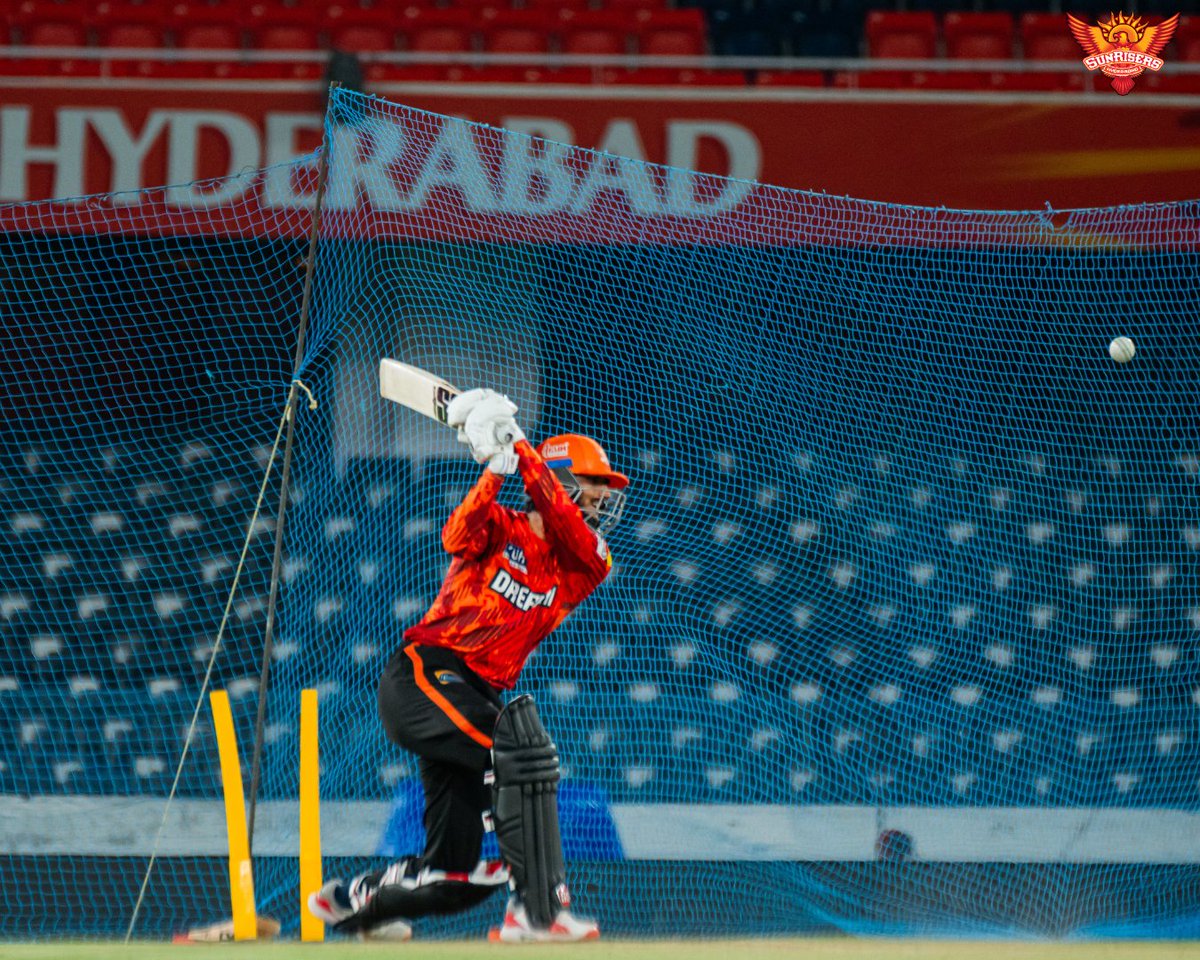 SunRisers's tweet photo. The perfect blend of skill and spirit—Shahbaz at the crease! 🔥🧡 https://t.co/by6HkOZpiy