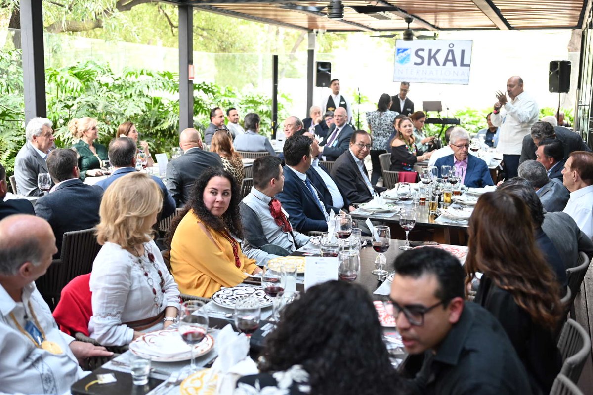 Importante presencia de Roberto Zapata Llabrés, Director General y Presidente del Consejo de Administración de <a href="/Hoteles_Mision/">Hoteles Misión</a> durante la reciente reunión y comida del Club Skål de la Ciudad de México. 

<a href="/skalcdmx/">Skål International CDMX 067</a> <a href="/skalmex/">Skal Nacional México</a> <a href="/Skal_Intl/">Skål International</a> <a href="/edgarsolis/">Edgar E. Solis</a> <a href="/ferolivera09/">fernando olivera</a>