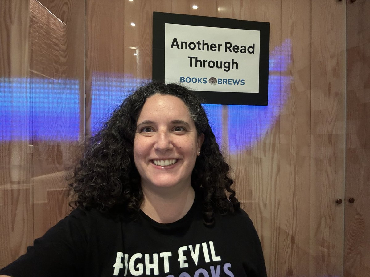 AnotherRead's tweet image. It’s been all books and no time for brews at @OMSI tonight. So fun though!