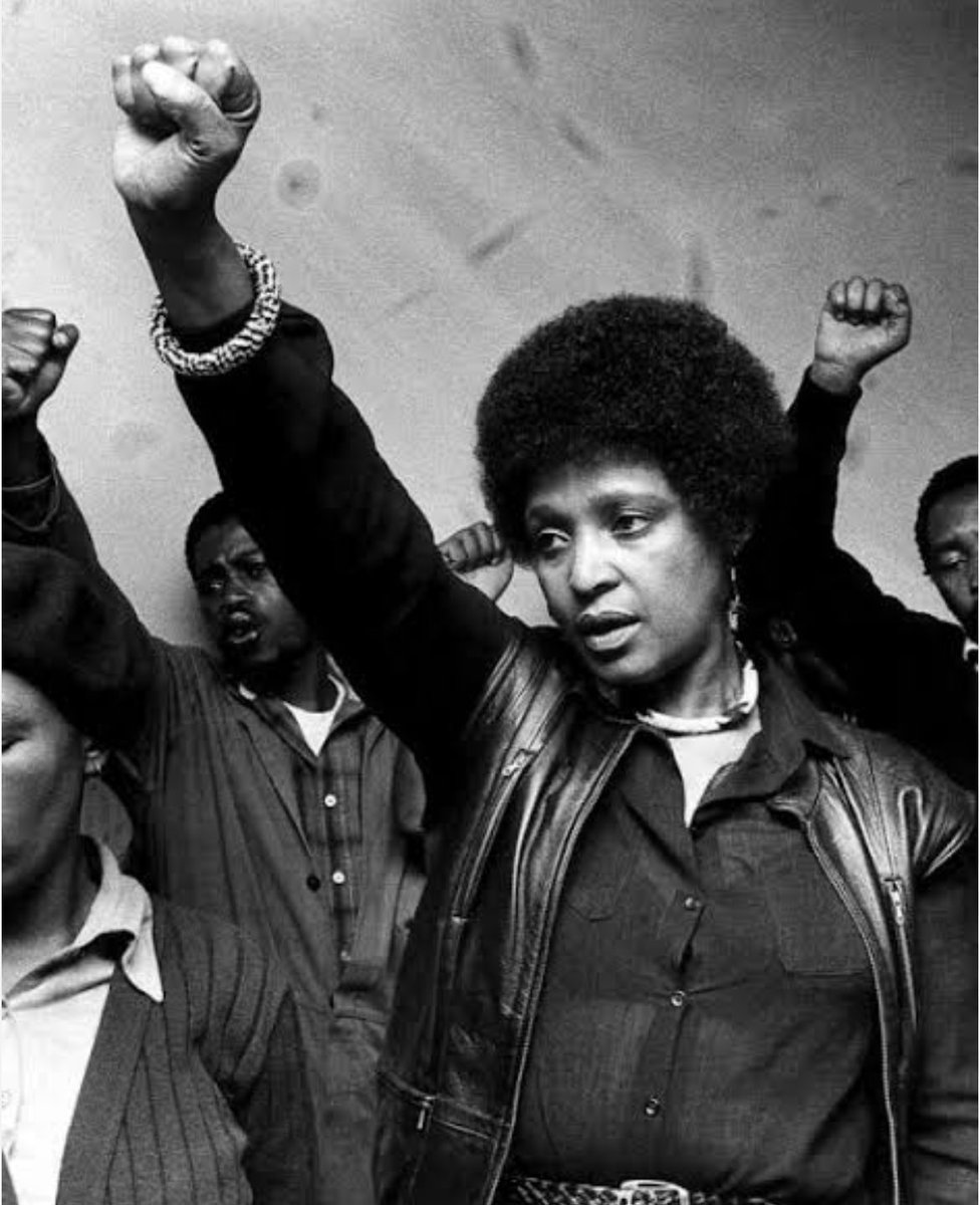 ntsikimazwai's tweet photo. Wishing you a revolutionary WINNIE MANDELA DAY 🔥🔥🔥🔥 https://t.co/KTGQC6WRzN