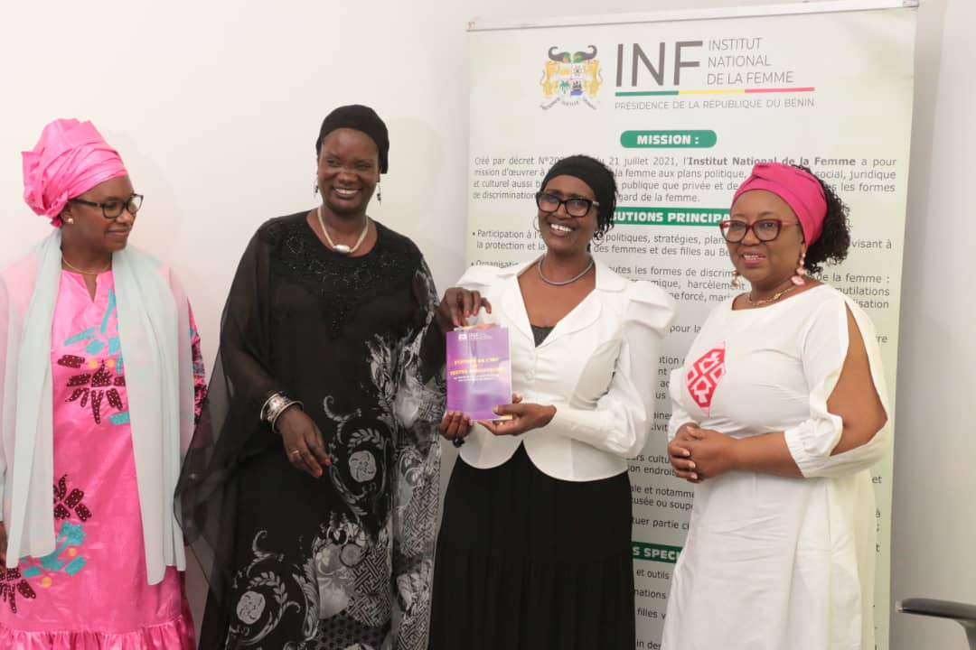 Winnie Byanyima (@winnie_byanyima) on Twitter photo Delighted to meet <a href="/hugorifere1/">Huguette Bokpè Gnacadja</a>, President of 🇧🇯's National Institute of Women.
In Benin, adolescent girls & young women are over 3x more likely to be infected by HIV than adolescent boys & young men.
So AIDS is a feminist issue and we must fight it as feminists - all of us - Delighted to meet <a href="/hugorifere1/">Huguette Bokpè Gnacadja</a>, President of 🇧🇯's National Institute of Women.
In Benin, adolescent girls & young women are over 3x more likely to be infected by HIV than adolescent boys & young men.
So AIDS is a feminist issue and we must fight it as feminists - all of us -