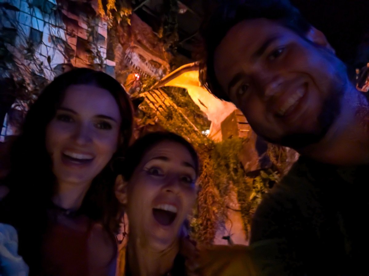 Bill_Porter's tweet photo. @AlysonTabbitha Great running into you at HHN! https://t.co/jaCKQPwML8