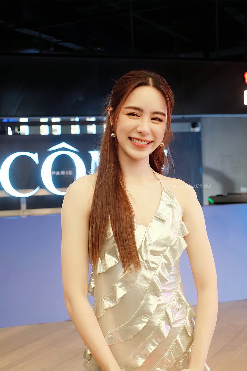 PeaPeaOfficial's tweet photo. ขอบคุณทางแบรนด์ที่เอ็นดูน้องพีพีมาโดยตลอดนะคะ🥰❣️ น้องถ่ายทอดความเป็นสาว #lancom ได้ออกมาดีมากจริงๆ พาน้องพีพีไปออกอีกบ่อยๆนะคะ พวกเราพร้อมจะไป support น้องเสมอทุกๆงานค่ะ☺️🙏🏻
LANCOME X PP
#LancomeTHxPPPunpreedee https://t.co/Rj5qVo52BN