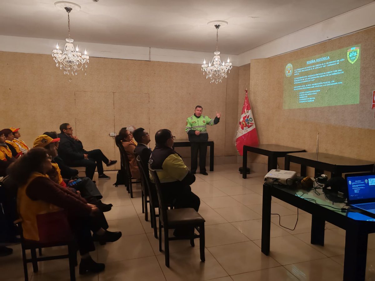 LimaRegion's tweet photo. La #Divpolsur1 #CiaSurco Participó en la rendición de cuenta al Ciudadano con la finalidad de informar a la ciudadanía sobre la gestión operativa y así fortalecer la seguridad ciudadana #pnp #seguridad #RegionLima https://t.co/PPuJNzRvlj