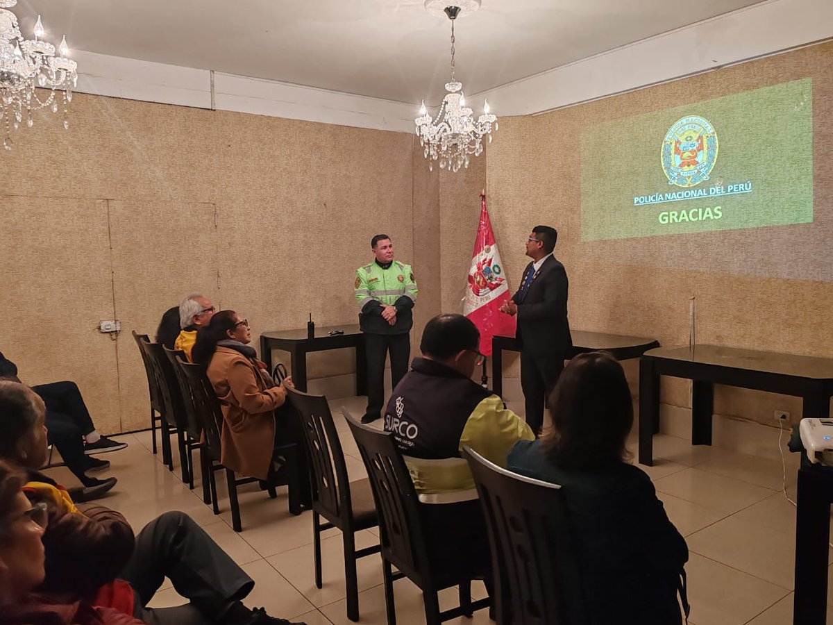 LimaRegion's tweet photo. La #Divpolsur1 #CiaSurco Participó en la rendición de cuenta al Ciudadano con la finalidad de informar a la ciudadanía sobre la gestión operativa y así fortalecer la seguridad ciudadana #pnp #seguridad #RegionLima https://t.co/PPuJNzRvlj