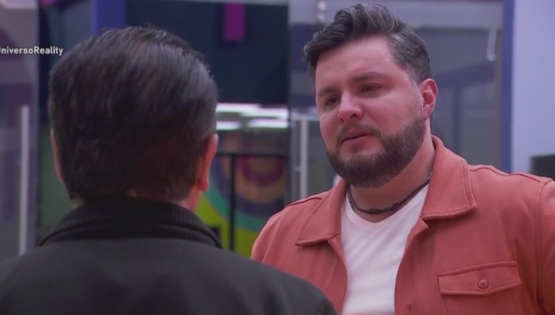 NachoConO's tweet photo. Cuál es la necesidad de hacer esto en televisión nacional? Todo súper forzado, la música triste de fondo, predecible y dirigido por producción, cuando tienen que actuar a tiempo, no lo hacen 💀 #LaCasaDeLosFamososMx #LCDLFMX2 https://t.co/afObKfrLSU