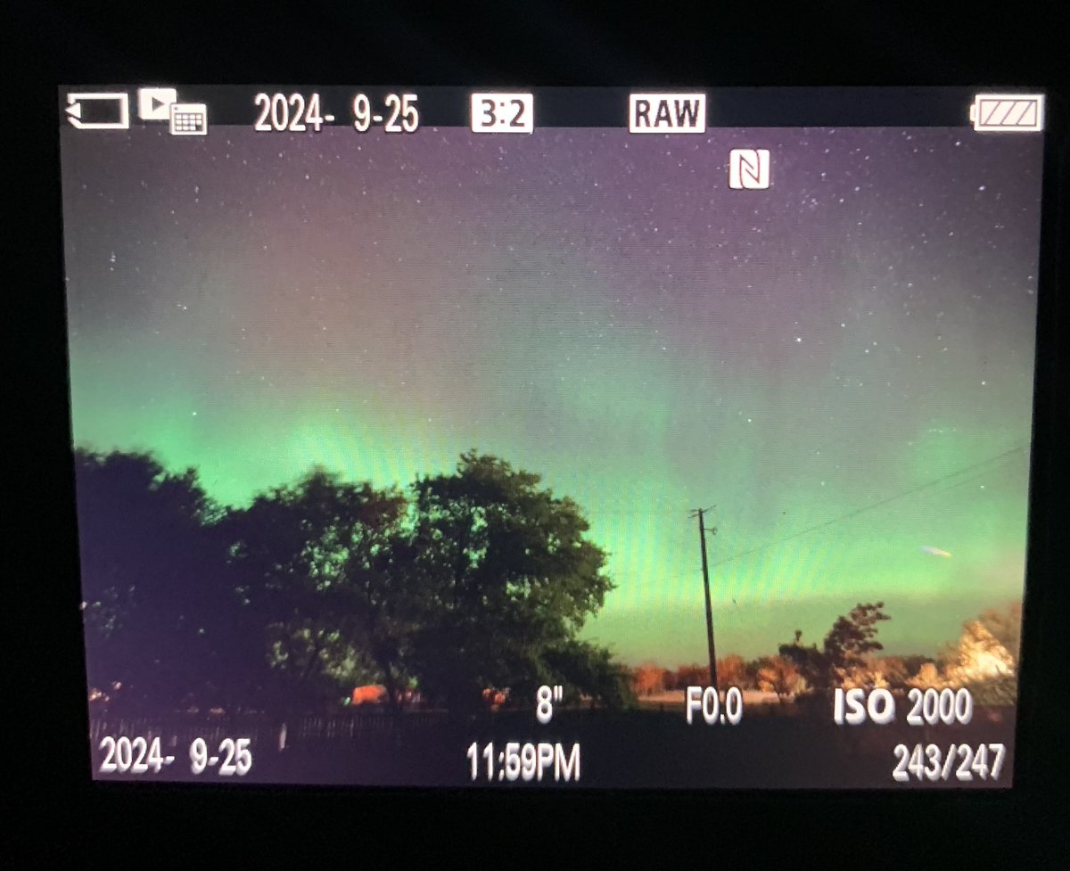 tracygregorash's tweet image. I’m so blessed to be able to sit in my pj’s, sipping a glass of wine and watch the progression of the #aurora from my back deck tonight. #backofcamera #manitoba