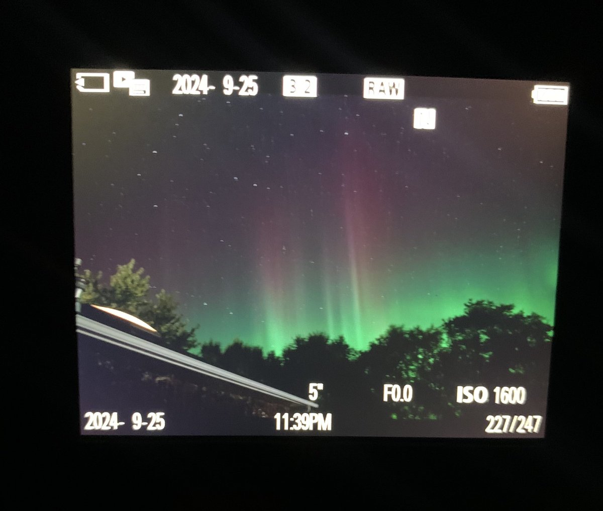 tracygregorash's tweet image. I’m so blessed to be able to sit in my pj’s, sipping a glass of wine and watch the progression of the #aurora from my back deck tonight. #backofcamera #manitoba