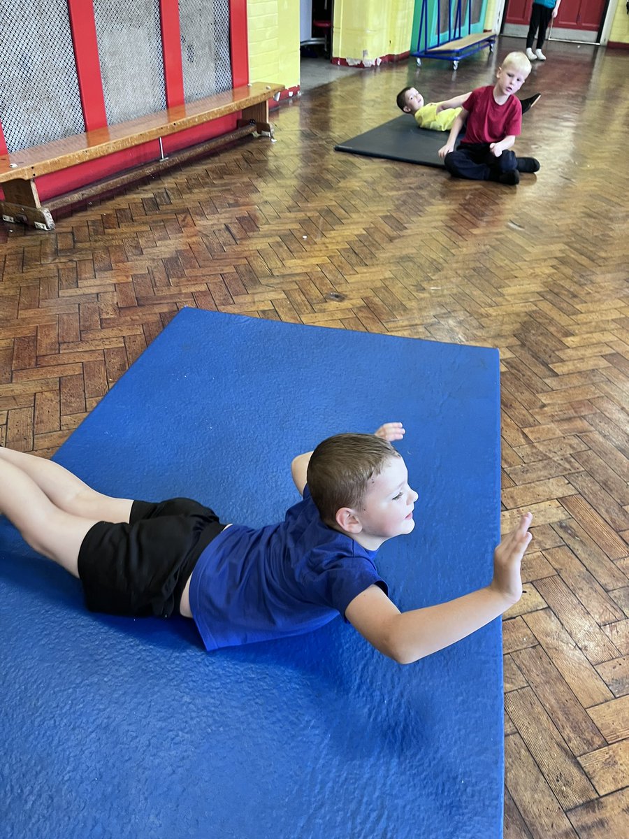MrsamThatto's tweet photo. We learned some different ways to travel, roll and jump and created our own sequences.
#ThattoPrim_2SW @MrsSW_Thatto #ThattoPrim_PE #ThattoPrim_enthusiastic #ThattoPrim_expressive https://t.co/TUvVVWydWP