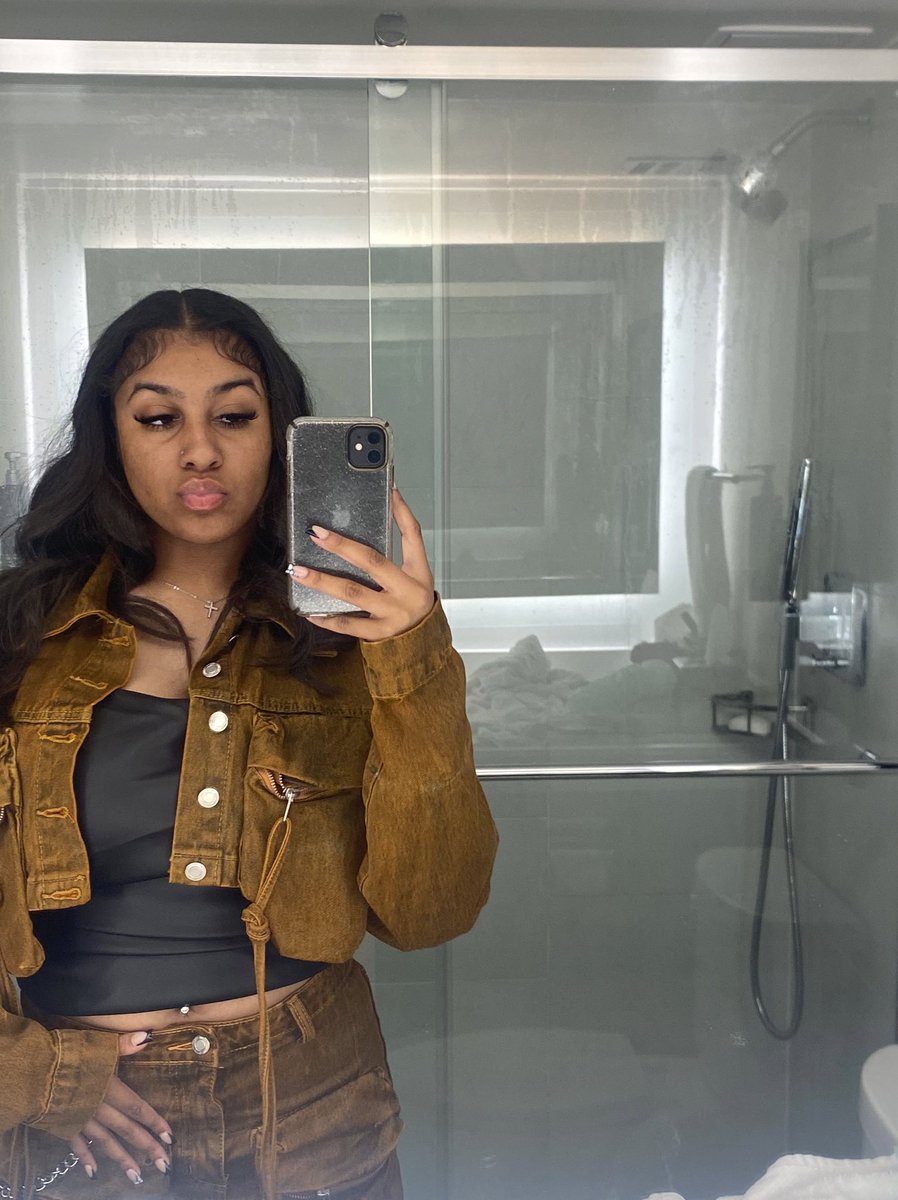 kiemyaa's tweet photo. i looked so good for kehlani concertttt https://t.co/rBpQbJfUdE