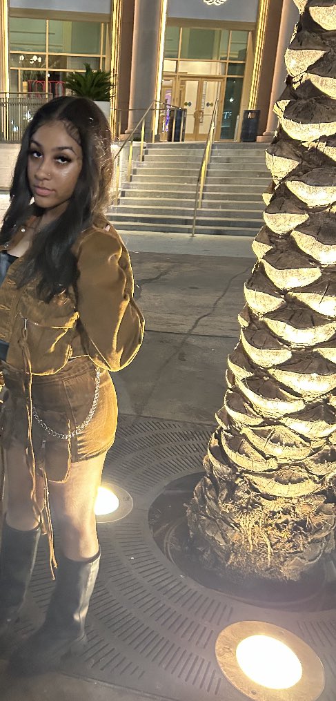 kiemyaa's tweet photo. i looked so good for kehlani concertttt https://t.co/rBpQbJfUdE