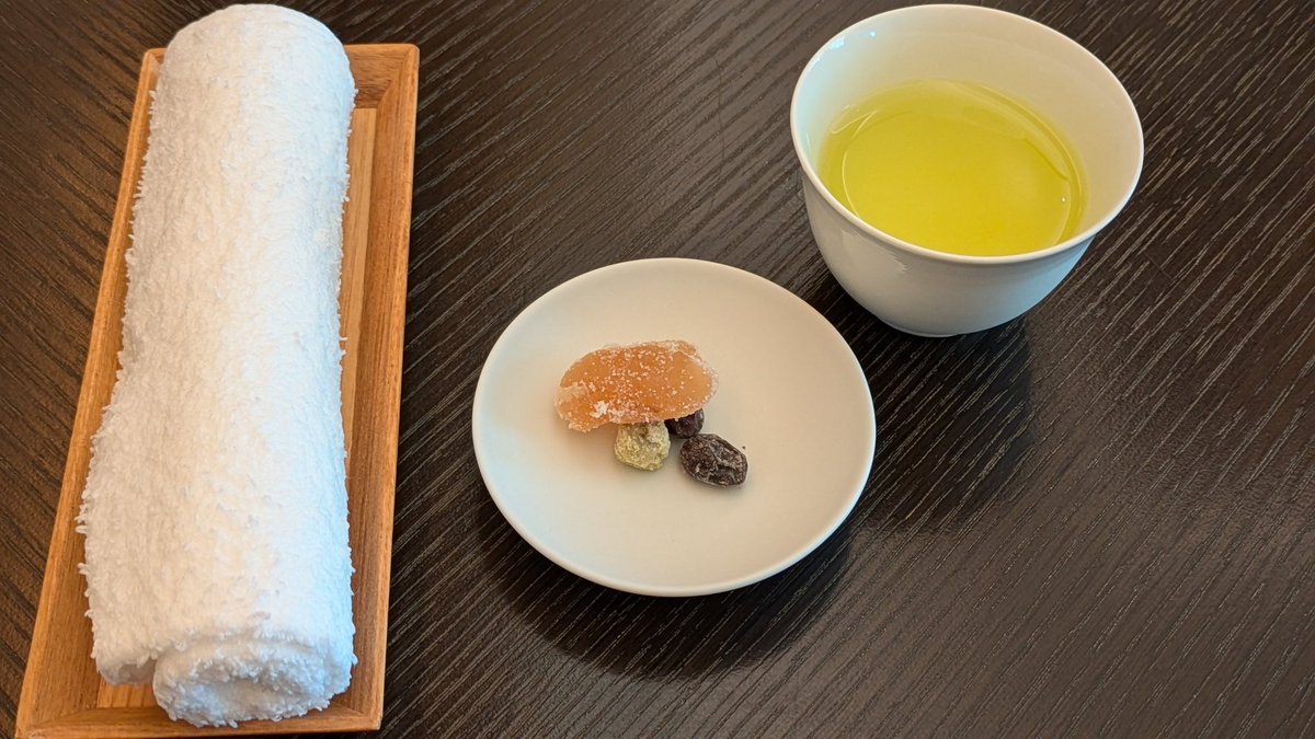 otto_ongaeshi's tweet photo. リッツカールトン日光

ウェルカムドリンクがお茶に変わっていて甘い和菓子も付いていました😆
お部屋でまったりしてからお散歩いってきます🚶 https://t.co/2PLHjEgxqx