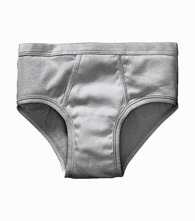 Leidinggevende trekt slip en bh van vrouw met dementie aan voor karaoke-act, instelling eist ontslag bd.nl/tilburg/leidin…