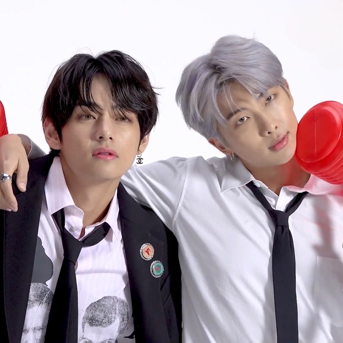 sevenrchive's tweet photo. NAMJOON and TAEHYUNG NOMINATIONS AT THE 2024 UK Music Video Awards! 

🏆 V: ‘FRI(END)S’
• Best Pop Video International

🏆 RM: ‘LOST!’
• Best Alternative Music Video International
• Best Production Design
• Best Visual Effects

CONGRATULATIONS NAMJOON
CONGRATULATIONS TAEHYUNG https://t.co/Rv7UXtjb5t