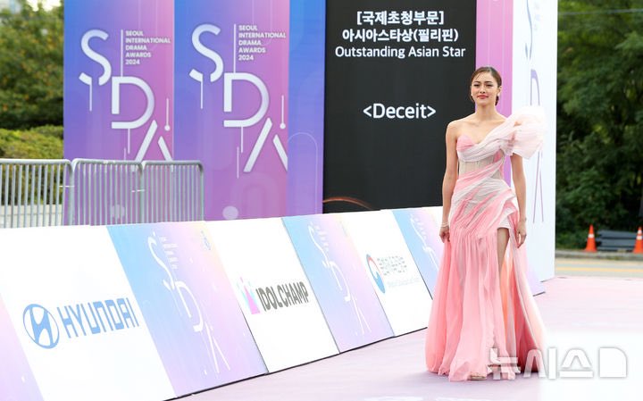teamKCGofficial's tweet photo. ์์ธ๋๋ผ๋ง์ด์์ฆ ์ฐพ์ ํ๋ฆฌํ ๋ฐฐ์ฐ ํด ์น์ฐ
(Filipino actor Kim Chiu visits Seoul Drama Awards)
๐ Full article here:
๐ https://t.co/JOJ65RiGlI
#SDA2024 #ASEOULidWinForKim https://t.co/GvkNhijhJp