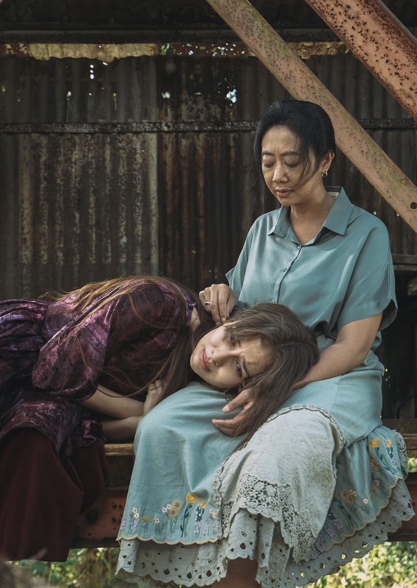 annaejobling's tweet photo. bts of Dr. Tantri 🖤 https://t.co/0Tnub7sSXT