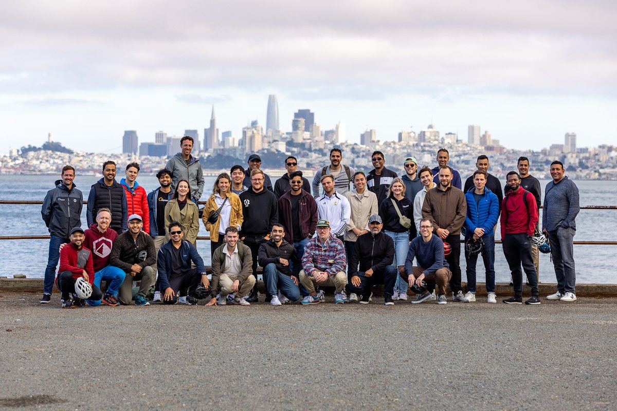 theC100's tweet image. An epic start to 48Hrs in the Valley with the 2024 #C100Fellows cohort today! A bike ride across Golden Gate Bridge, followed by dinner and a fireside chat with Mike Wessinger, co-founder and executive chairman of PointClickCare.
Very excited for the next 48 hours!