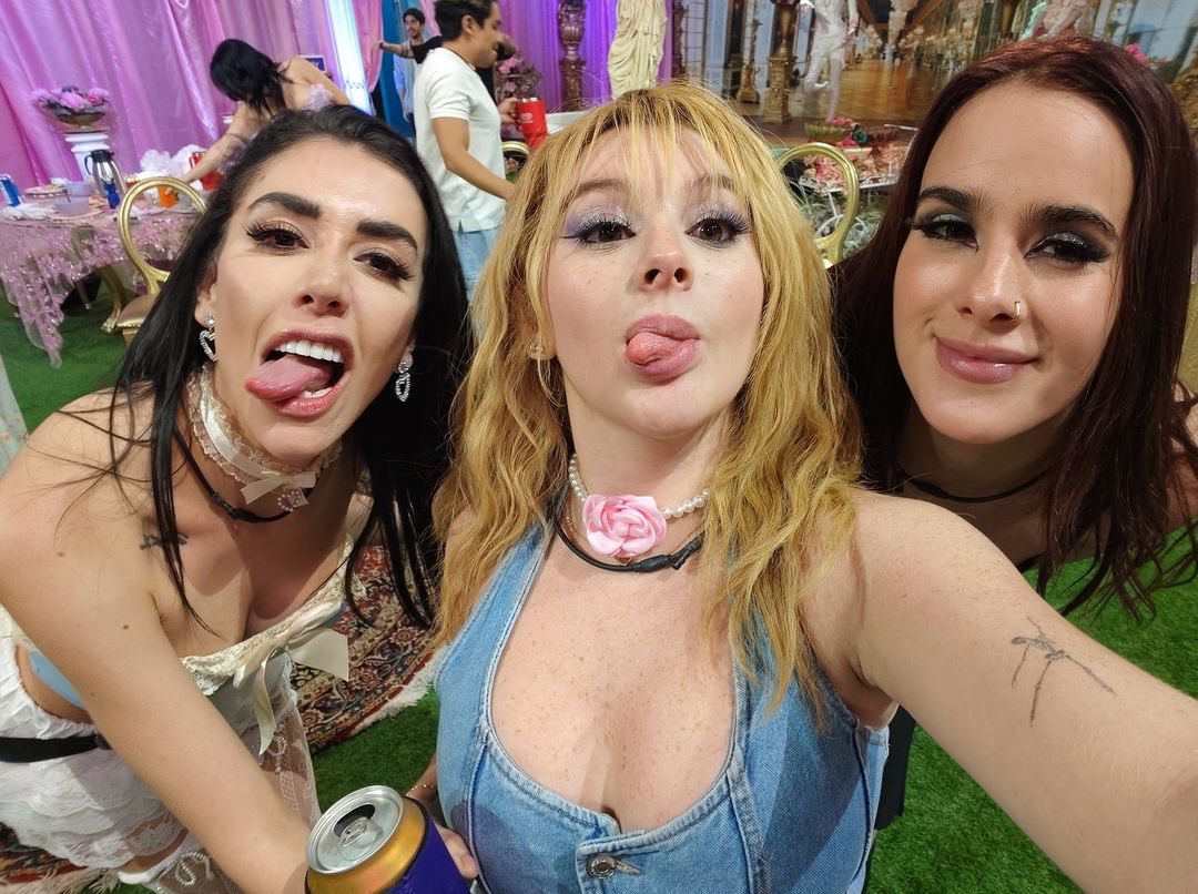 erickfjauregui's tweet photo. La que saco a todo TIERRA 5ta finalista DE LA CASA! no manches merecรญa mรกs que karime ๐ฅฒ๐ฅน
#LCDLFMX #LaCasaDeLosFamosoMx2 #LCDLFMX2 #lacasadeloafamososmx #brigitte #brillitos #briggi https://t.co/ecUKKirbvz