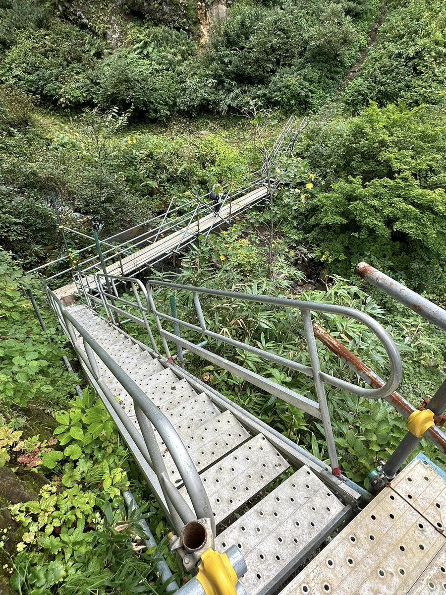 The Kawara no Yu 'wild onsen' at Tsubame Onsen in <a href="/myokokogenjapan/">Myoko Kogen Japan 妙高高原</a>  finally reopened on Sep 1 after 2years due to heavy snow damage. The water feels like 44°C. Location of the hot springs pour has been changed

Info: joetsu-myoko.com/japan-onsen/my…
Nagano Onsen: naganonow.com/nagano-onsen-j…