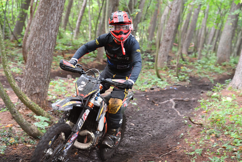 Wave_Factory's tweet image. ＃WEX高井富士

ホールショットからのいつものカメラ目線📷
@daishi900a　さん今回もありがとうございます！

＊これでも真剣にレースしてます＊

＃WaveFactory
＃KTM川崎中央
＃MRP