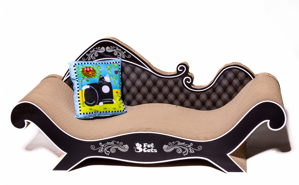 3fatcatsuk's tweet image. 😻 Treat your beloved feline friends to the best in cat scratch furniture! 🌈 Enjoy ample space and enhanced durability with our custom designs. Tell us how your pets react to our furniture in the comments below! 🐾 #CatLove #InteractiveDesigns #PetParadise