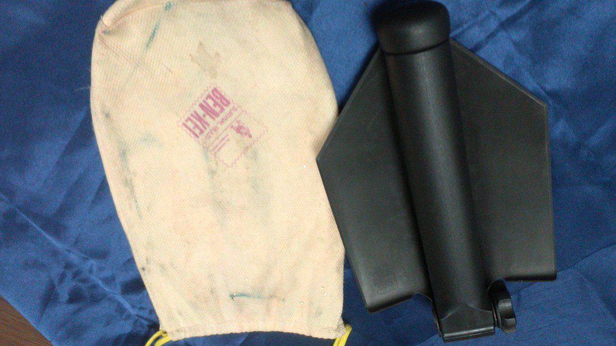 先日の実物GLOCKスコップですが 日本でBEN-KEIの名称でド〇ン