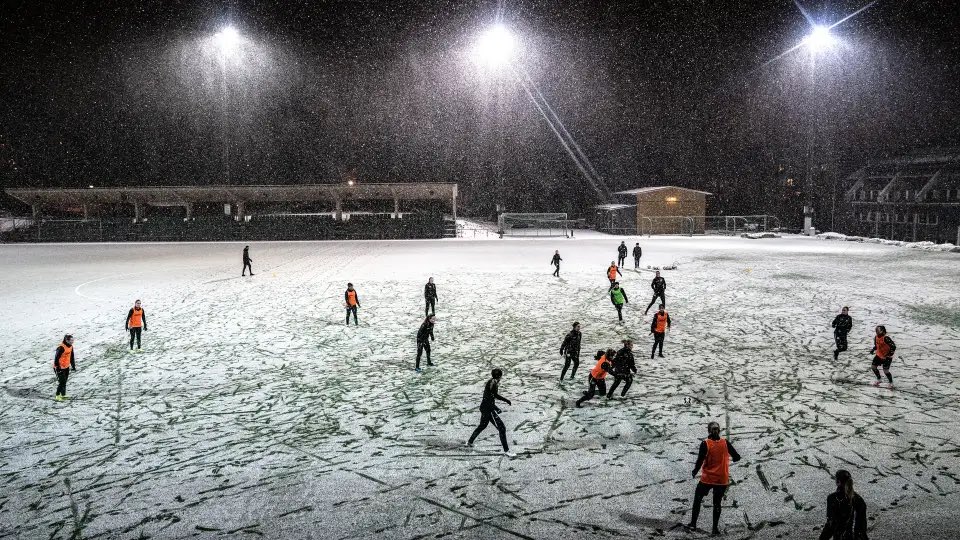 Första träningen 11/1 2021 för nykomlingen Hammarby. 

Sportchefen Johan Lager: 
“Vi siktar på att inom två-tre år vara i toppen av damallsvenskan, ta SM-guld och spela ute i Europa”

#Bajen 3,5 år senare:
✅ Svenska Mästare
✅ Cupguld
✅ CL gruppspel

Hatten av @hifjohan💚🤍