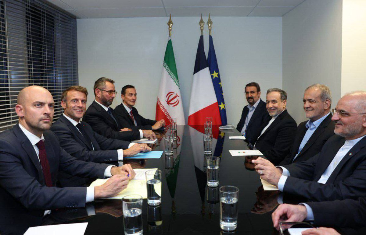 MamaDuk23677494's tweet image. AND…Trump’s campaign: US intelligence informed the former president of "tangible and specific" threats to assassinate him by Iran.

I am asking then, how come the President Pezeshkian is now in New York City meeting with French President Macron???!

#TX4TRUMP #OH4TRUMP #CA4TRUMP