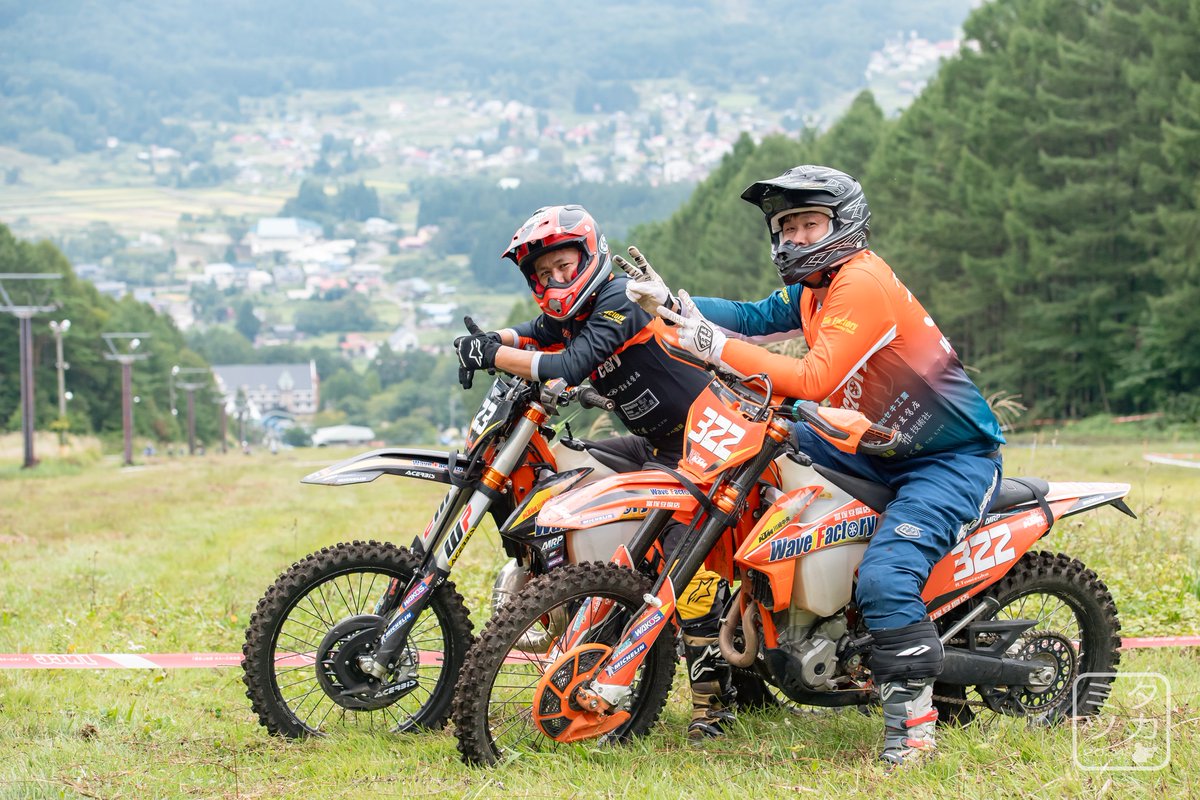 Wave_Factory's tweet image. ＃WEX高井富士

ホールショットからのいつものカメラ目線📷
@daishi900a　さん今回もありがとうございます！

＊これでも真剣にレースしてます＊

＃WaveFactory
＃KTM川崎中央
＃MRP