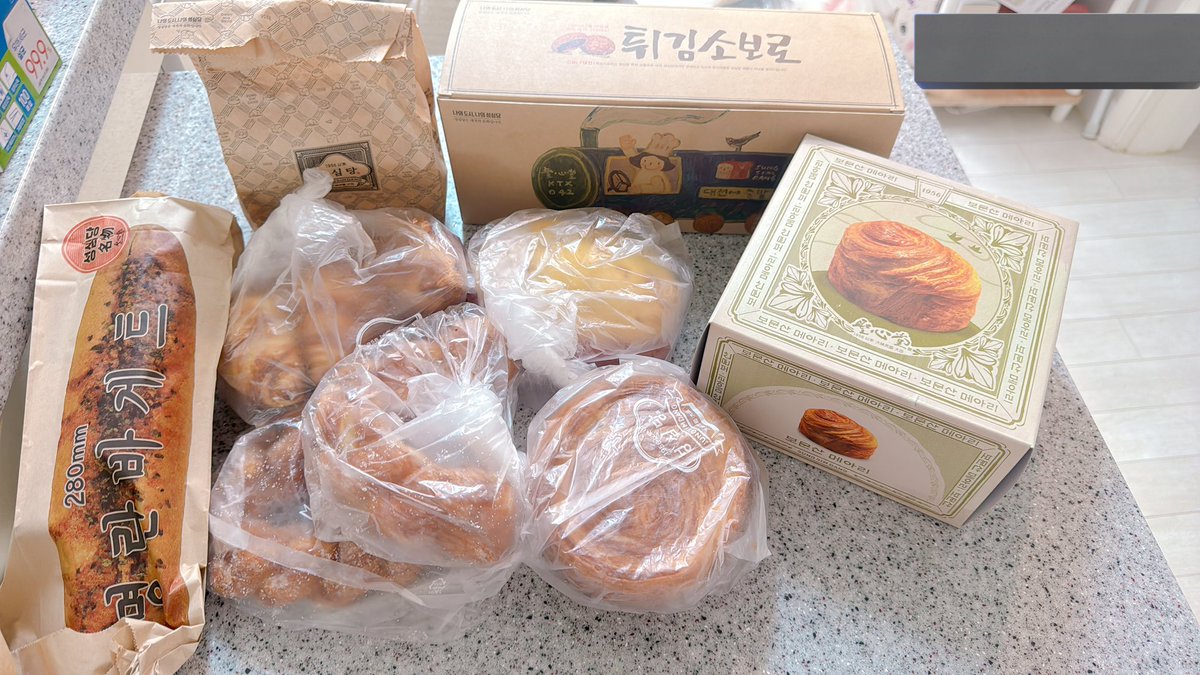yuhee_cos's tweet photo. 성심당 털기😂 https://t.co/mm4FSsVNKW
