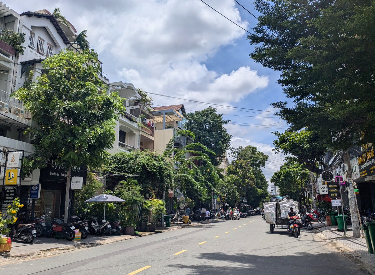anna_ishr's tweet photo. 今月、ベトナム・ホーチミンに移住しました🇻🇳
こちらはまだまだ暑いです！ https://t.co/eJVikkhqIX