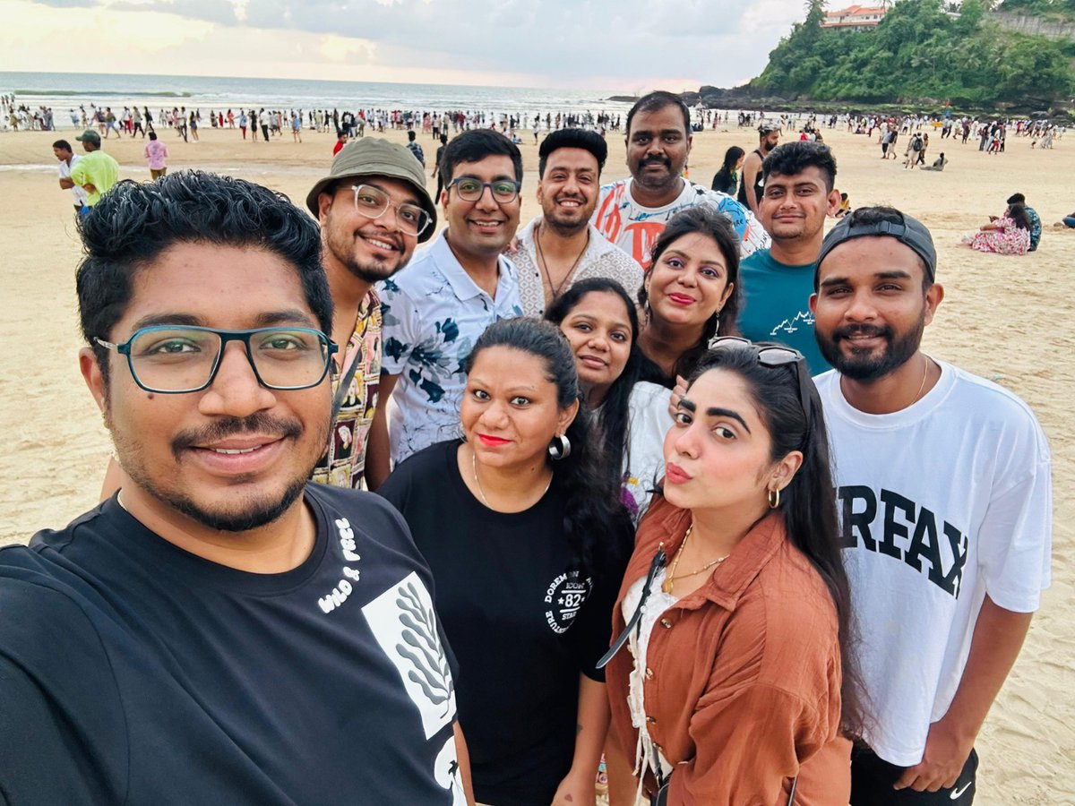 DataRubix's tweet image. Celebrating the Sultans of Rubix! Our top Bank &amp;amp; Corporate Sales teams that topped the Rubix revenue charts for FY24 celebrated their success in Goa! Huge congrats to our champions for setting the bar high! #Rubix #TeamworkMakesTheDreamWork #GoaTrip #SalesExcellence